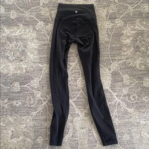 Lululemon black wunder under leggings size 0 28 inch